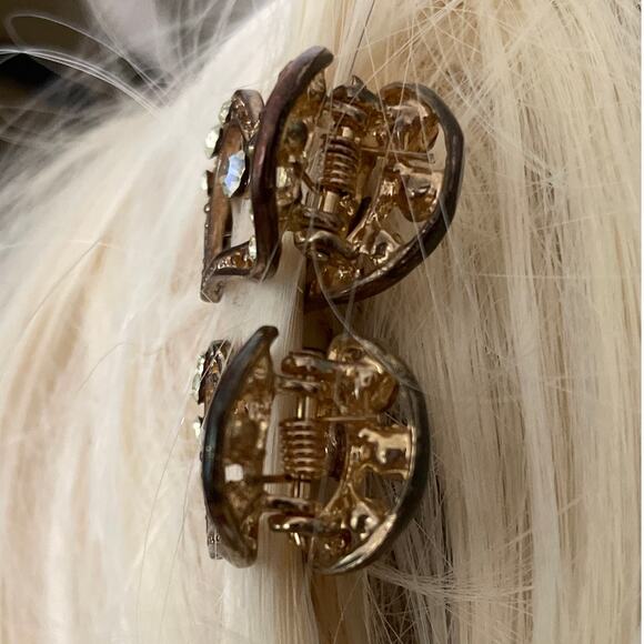 Gold Tone Heart Rhinestone Mini Claw Hair-clips set of 2 - Picture 2 of 8